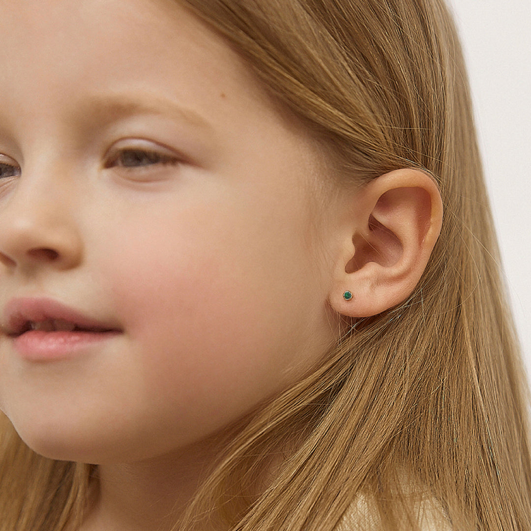 May Birthstone: Properties & Meaning of Having It for Your Baby