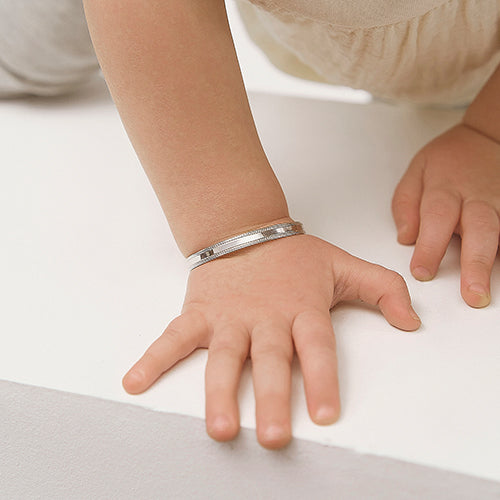 Top 10 Bracelets for Girls - Trends and Classics