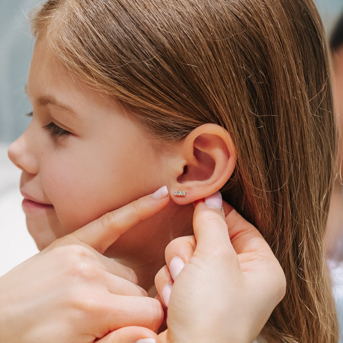 How to Remove Kids’ Earrings Safely – Screw Back & Safety Back Guide